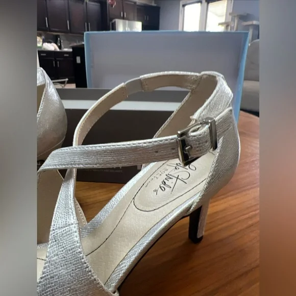 NWB Life stride Maria silver Tequila Women’s pumps 9M - Picture 6 of 8